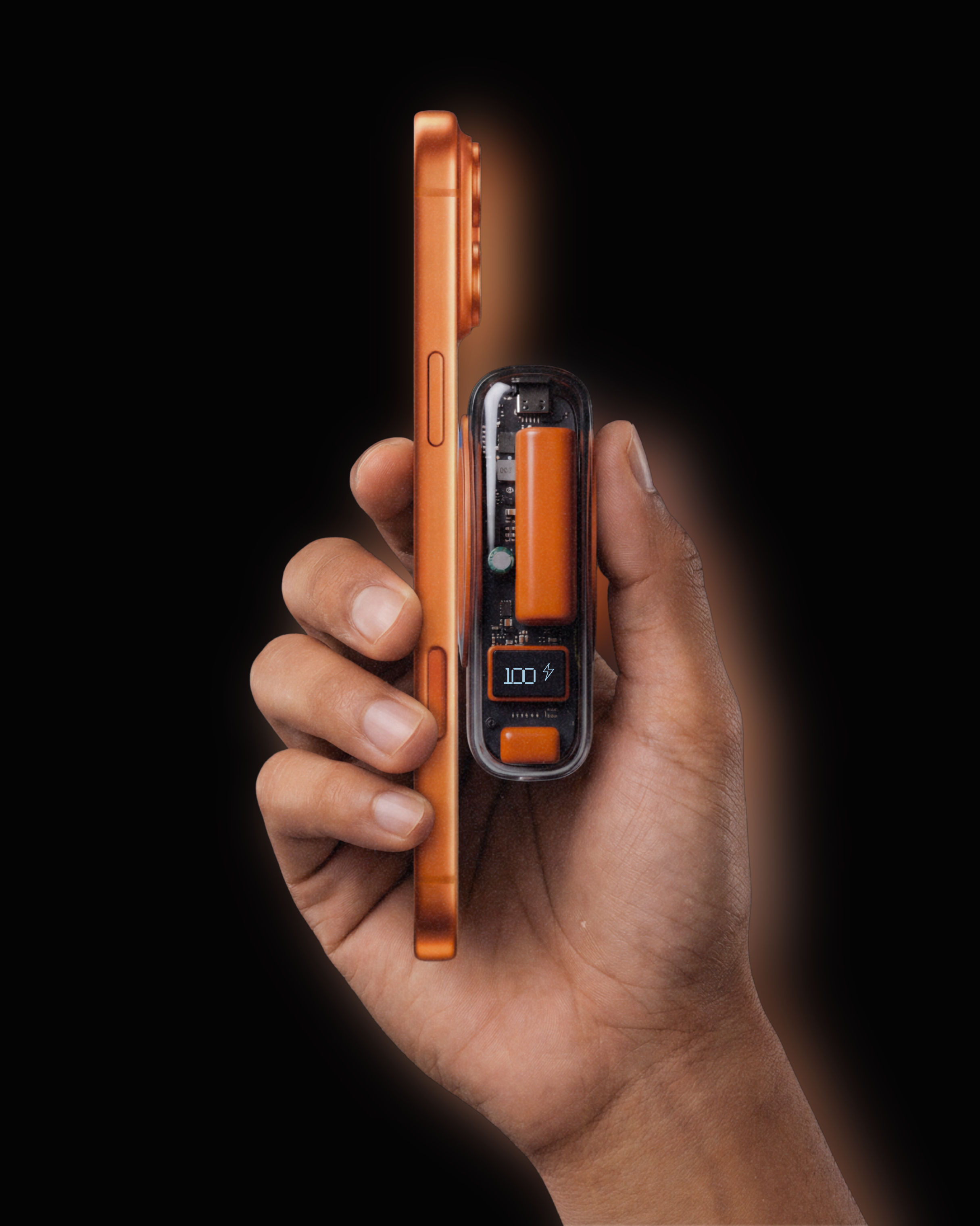 Hand holding the Phion Powerbank